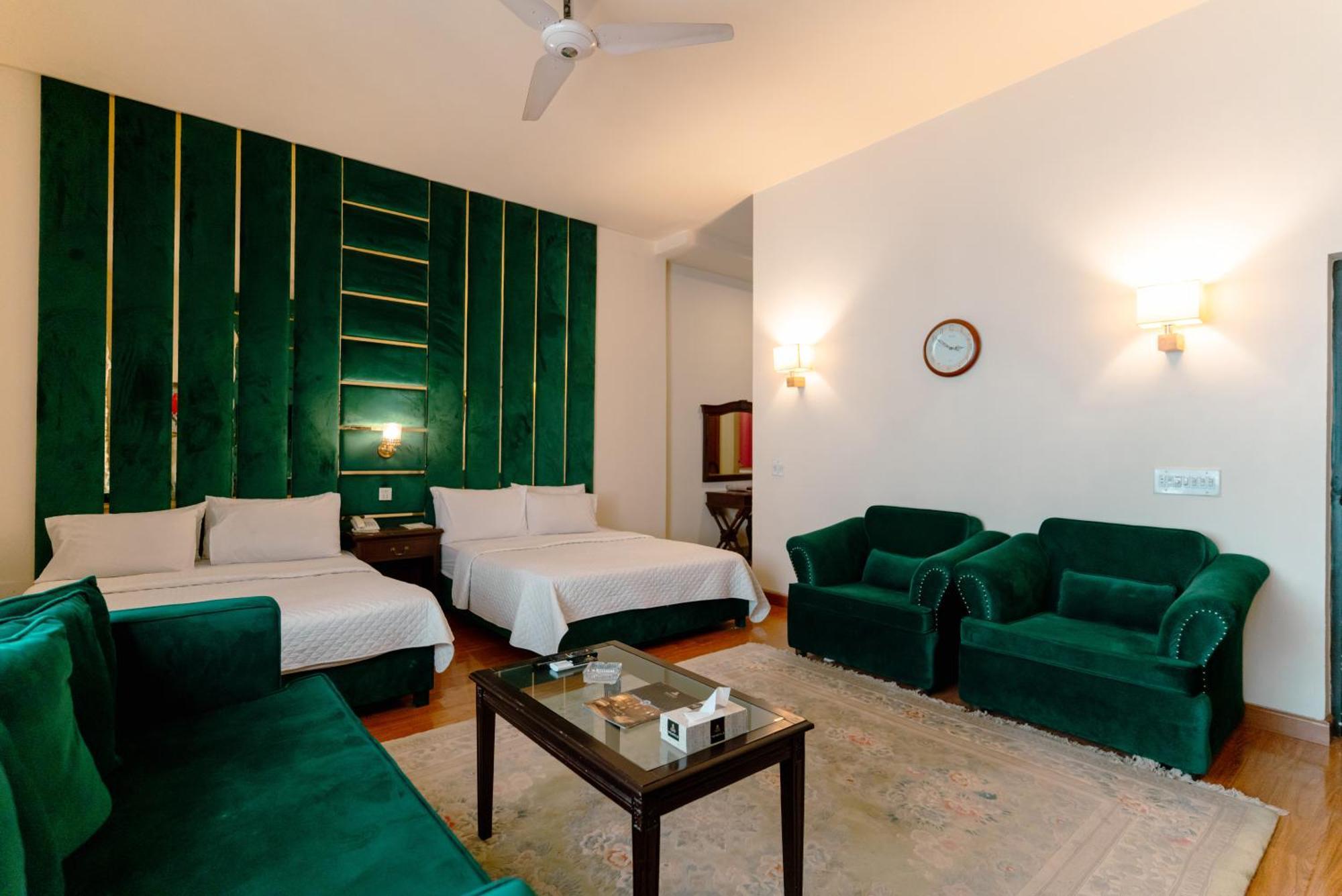 Vip House Peshawar Hotel Buitenkant foto