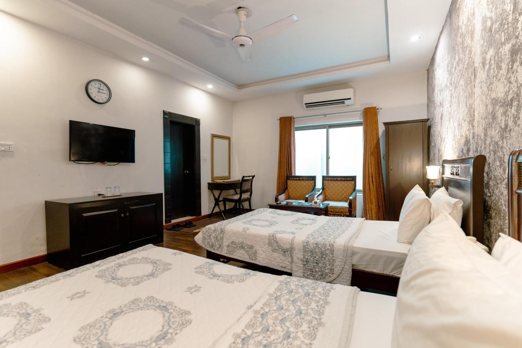 Vip House Peshawar Hotel Buitenkant foto