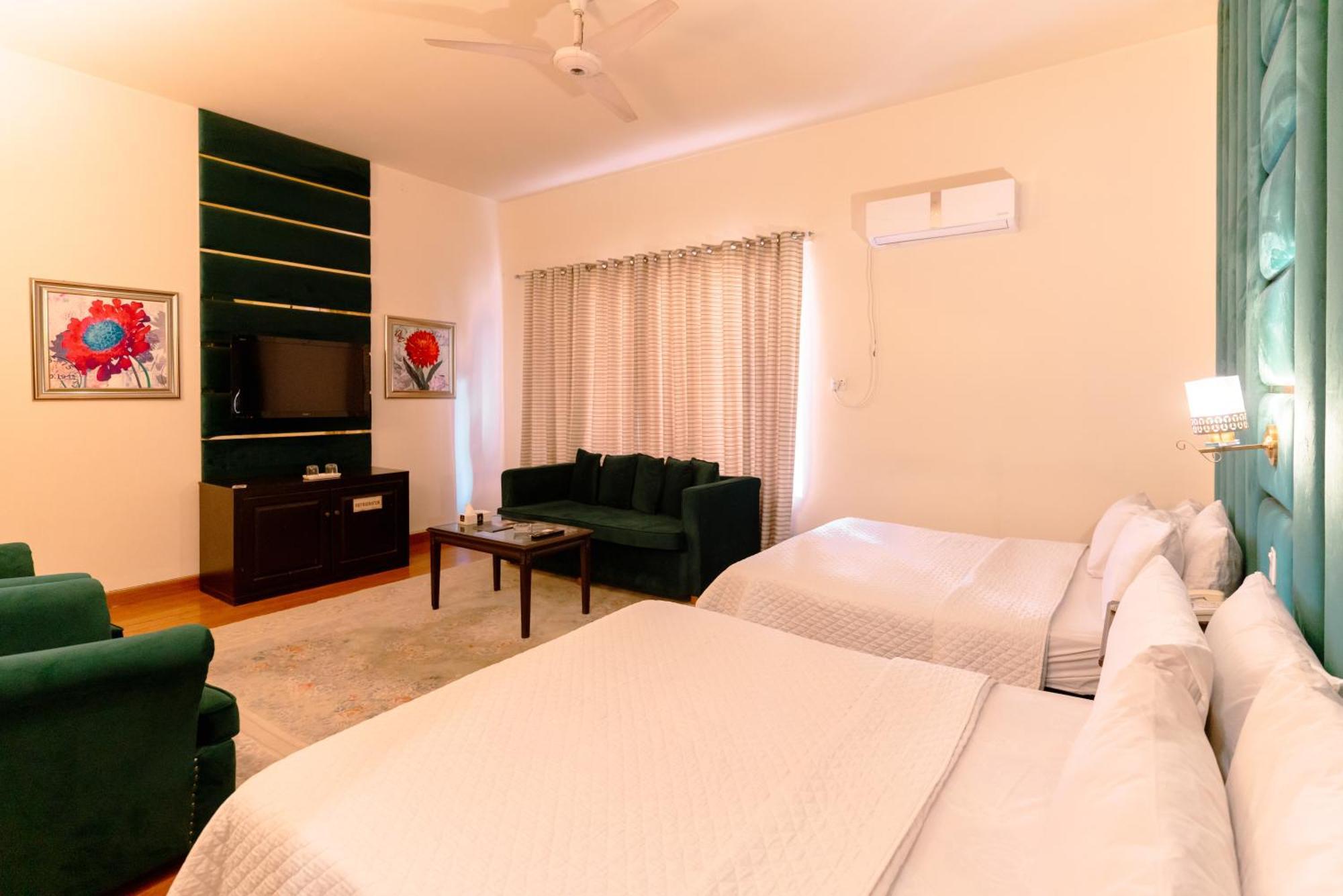 Vip House Peshawar Hotel Buitenkant foto