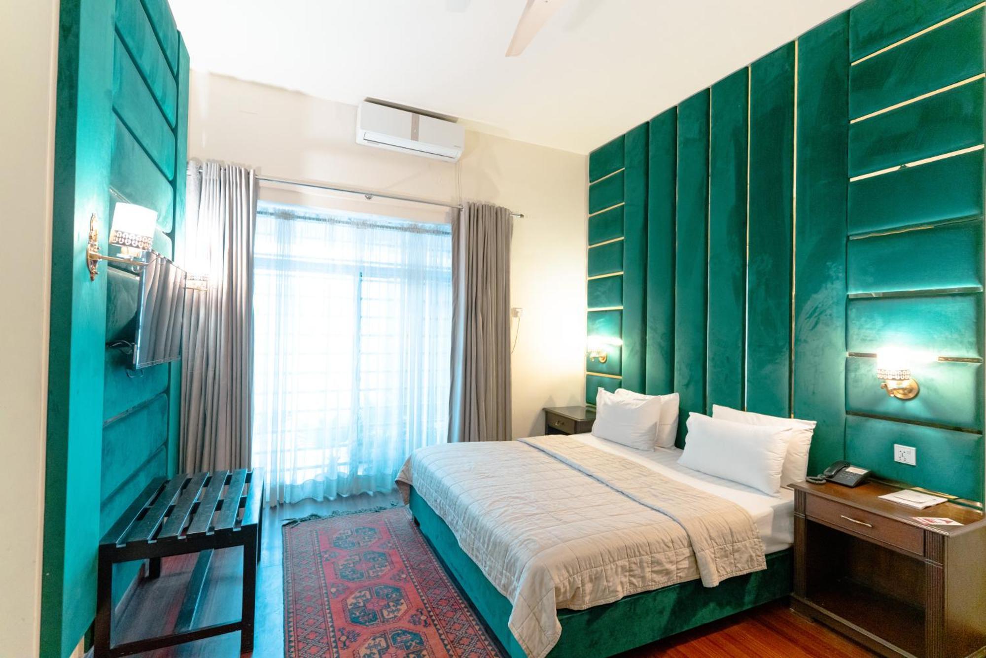 Vip House Peshawar Hotel Buitenkant foto