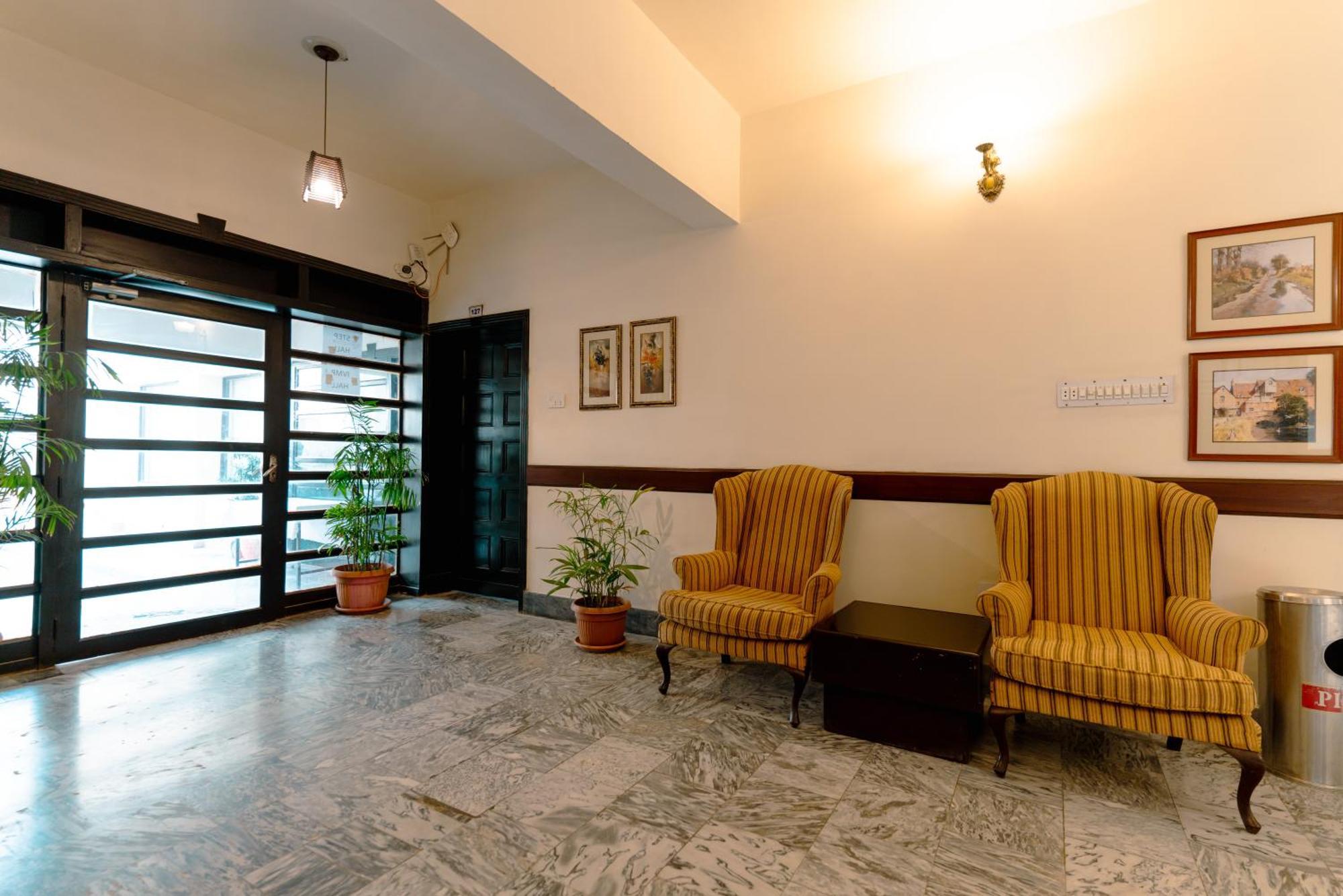Vip House Peshawar Hotel Buitenkant foto